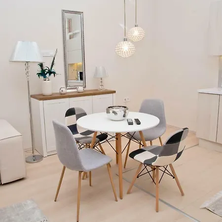 Kalvin Square River Side Danube Apartment *