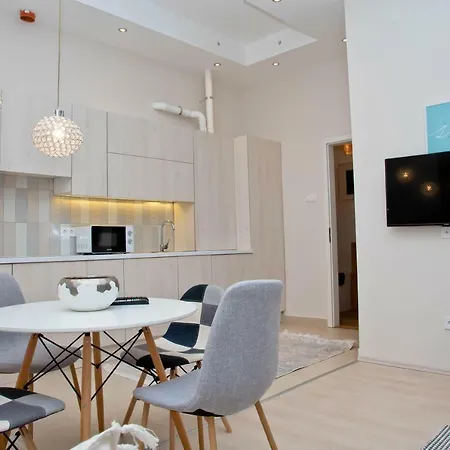 Kalvin Square River Side Danube Apartment *