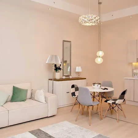 Kalvin Square River Side Danube Apartment Budapest